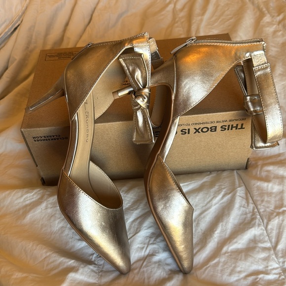CL by Chinese Laundry “Outgoing Pump” Gold moonlight Metallic Color Size 8.5/39 - Picture 8 of 15